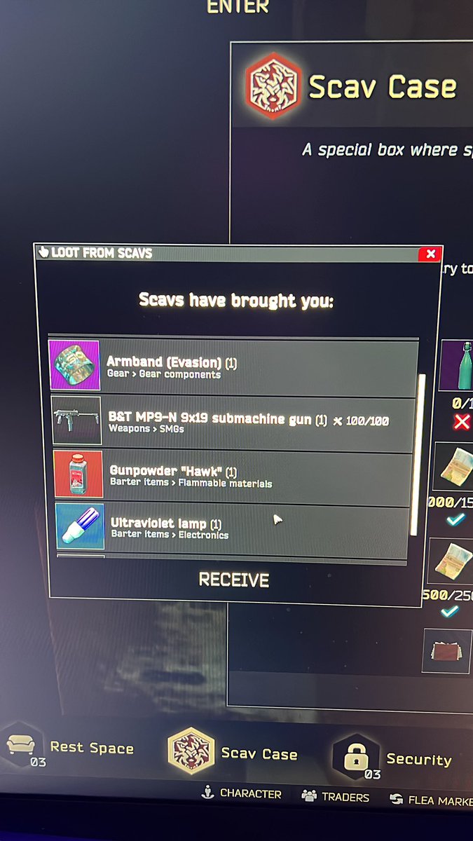 deepfrieddave's tweet image. Finally got mine @AquaFPSgaming  can confirm moonshine scav case will work