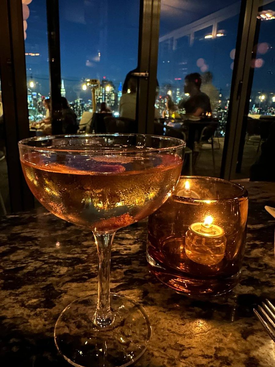 datcrawks's tweet photo. Manhattan Rooftop Bar|Westlight🍸 https://t.co/fuE5SUTi6k