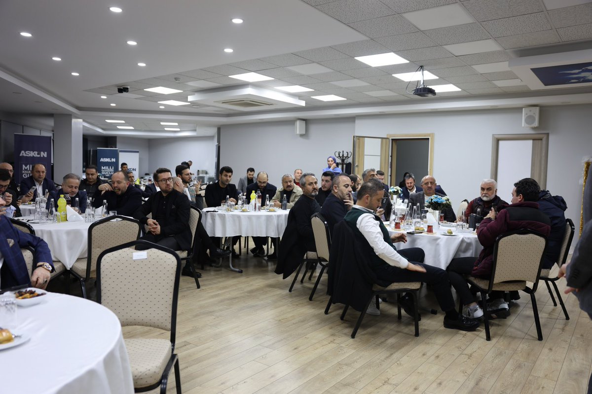 Ömür Akkor ve Mustafa Cemil Efe dostlarımızın sunumları ile Gazzeli kardeşlerimiz için düzenlenen ‘Gazze Yararına Hayır’ müzayedesinde hayırda yarıştık.

Kardeşlerimiz için bu güzel gecede bizi yalnız bırakmayarak güç katan önceki dönem Aile ve Sosyal Politikalar Bakanımız ve Ak