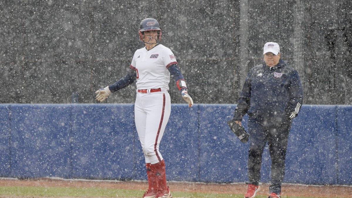 UIC_Softball's tweet photo. No matter 🌧️, ☀️ or ❄️.... we were 🔥 up to play at Flames Field yesterday! 

#ChicagosCollegeTeam | #FireUpFlames https://t.co/ZVJ0DIN022