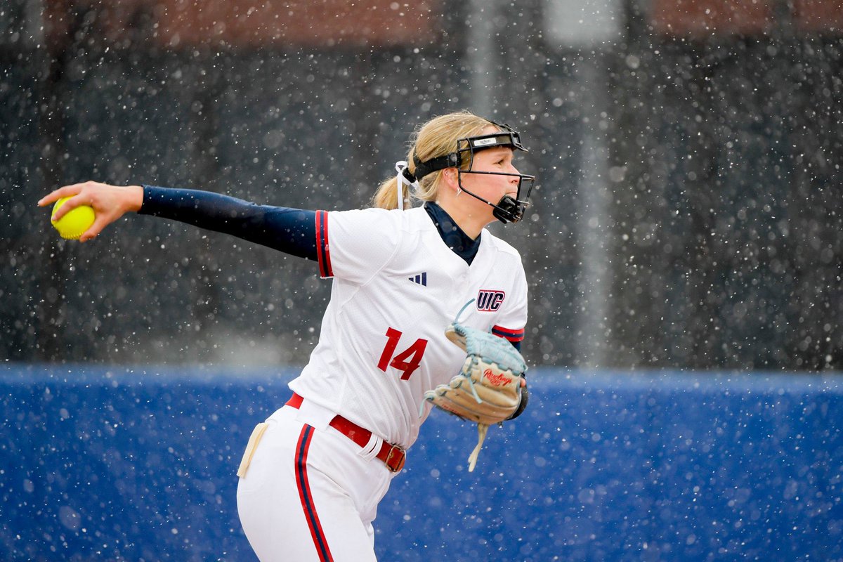 UIC_Softball's tweet photo. No matter 🌧️, ☀️ or ❄️.... we were 🔥 up to play at Flames Field yesterday! 

#ChicagosCollegeTeam | #FireUpFlames https://t.co/ZVJ0DIN022