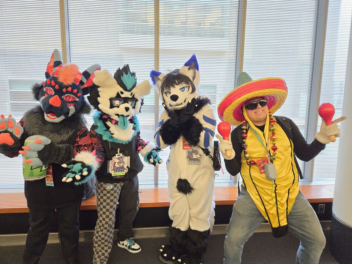 zigzagzazz's tweet photo. Day 3 of #PAXEast2024 Photodump! (2/2)

 @Astro_Werewolf @ItsFRiD4Y and ...😎🍌🪇

#PAXEast #PAX https://t.co/cWNzqGJ0yf