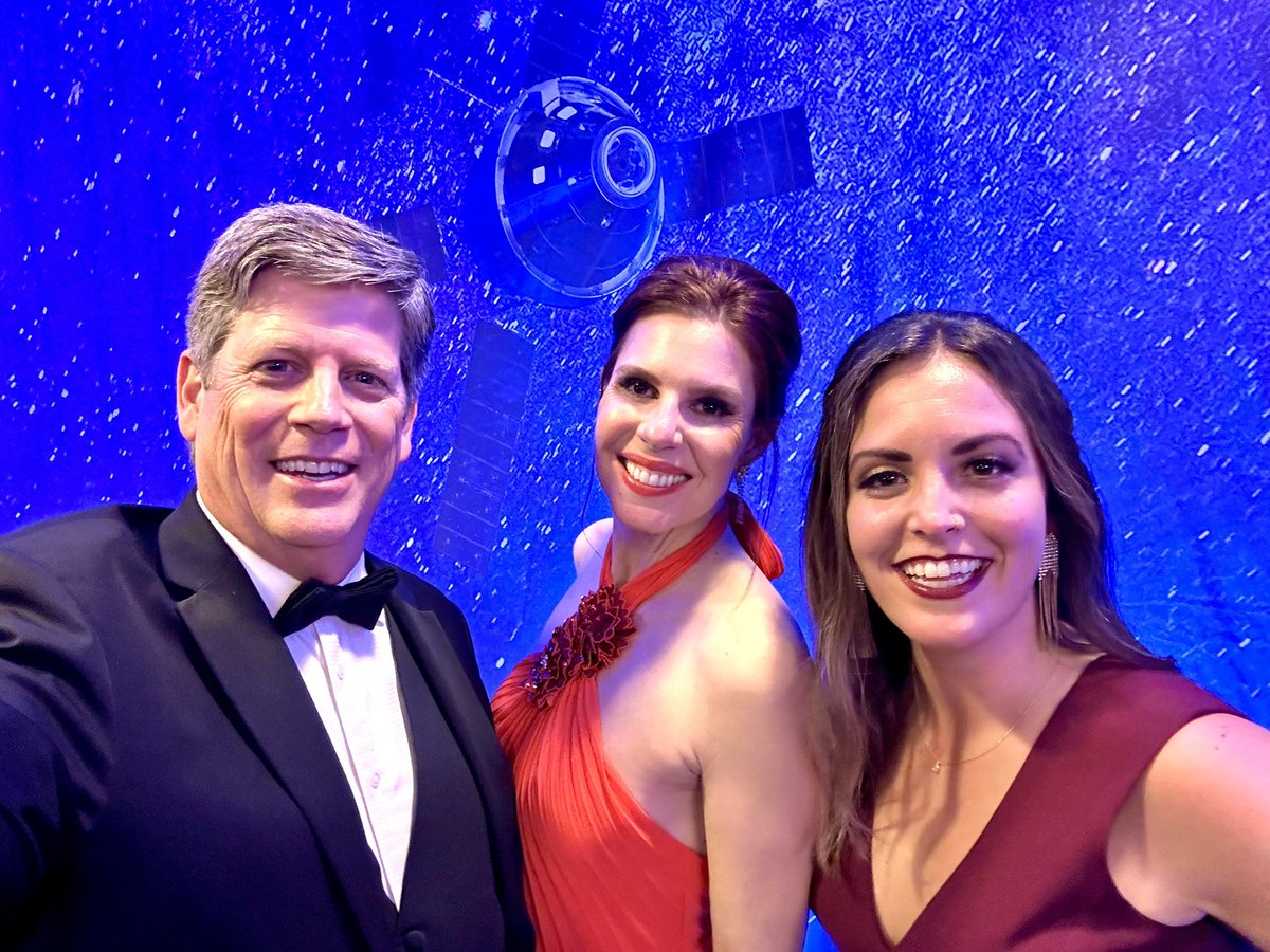 deepspaceduda's tweet photo. ✨My first-ever #SpaceProm did not disappoint✨💃🚀 https://t.co/ofZOrHJzBn