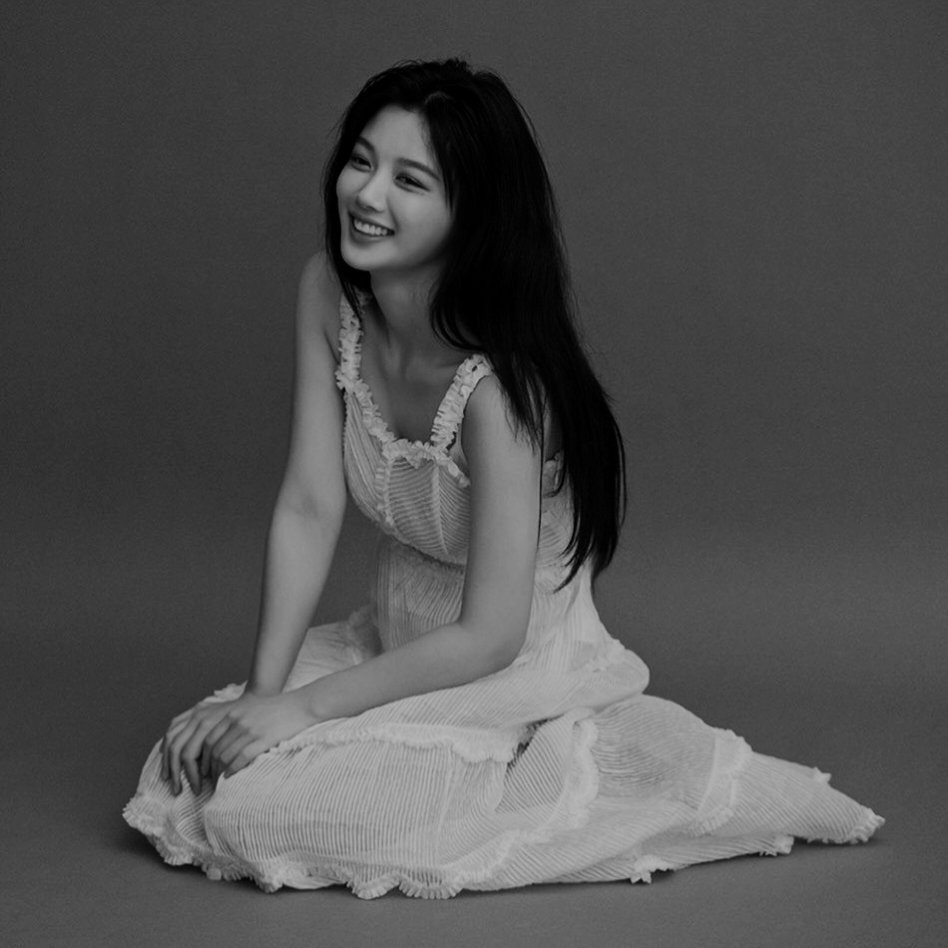 sejiwakata's tweet image. ⠀

𝗠𝗔𝗬𝗔𝗡𝗚 𝗔𝗥𝗨𝗡𝗜𝗞𝗔, 1997.
Status: Tidak sibuk, mohon diganggu.
Yang di sana mau berkawan?

⠀