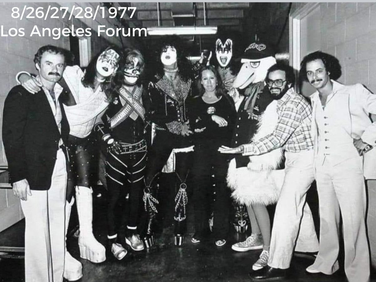 ssikfandk's tweet photo. Talk about ICONIC. During the 3 night stand that gave birth to ( most of anyway) #KissAlive2! #Beth and #IWantYou were kept from the aborted #KA2 recorded in Japan on the #RARO tour April  2nd 1977. The rest of the live stuff recorded during this 3 night stand. September 13-16 1977 was when the studio side was recorded. 
#KISS50