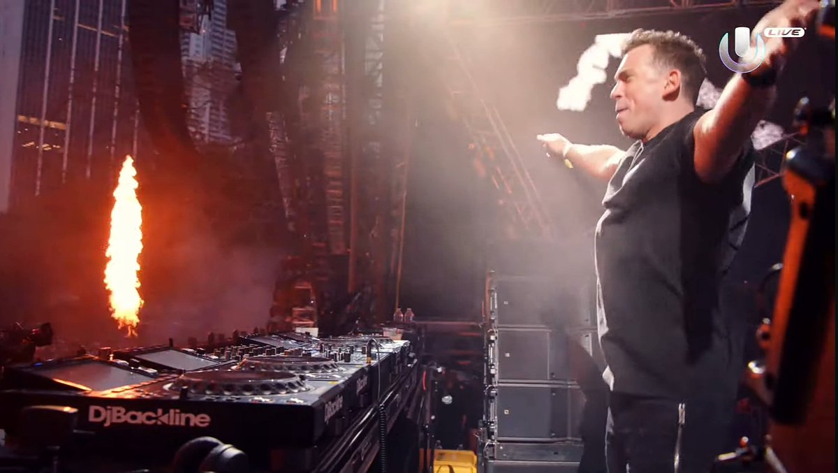 abel_EDM's tweet image. Gracias por hacerme la vida tan feliz !! @HARDWELL 🐐
Gracias @arminvanbuuren #ULTRALIVE #UltraMiami2024 
Viva la vida ❤️