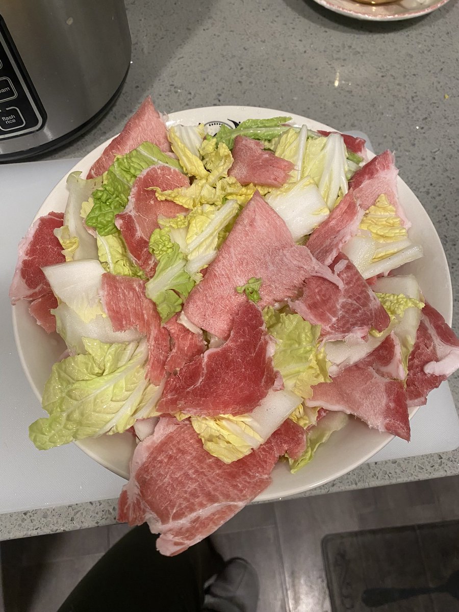 Ruriteen's tweet photo. 最近の自炊はこれ一択です
これに麺つゆかけて８分チンっ！
うまい止まらない！ビールに合う！🤣
#自炊とは
#皿を出し
#食材を切り
#食べ物を乗せ
#どんな工程でも良いから
#焼いたり煮たり蒸したり
#してたら
#自炊である
#インスタントは自炊ではない https://t.co/Syjyg6LHC6