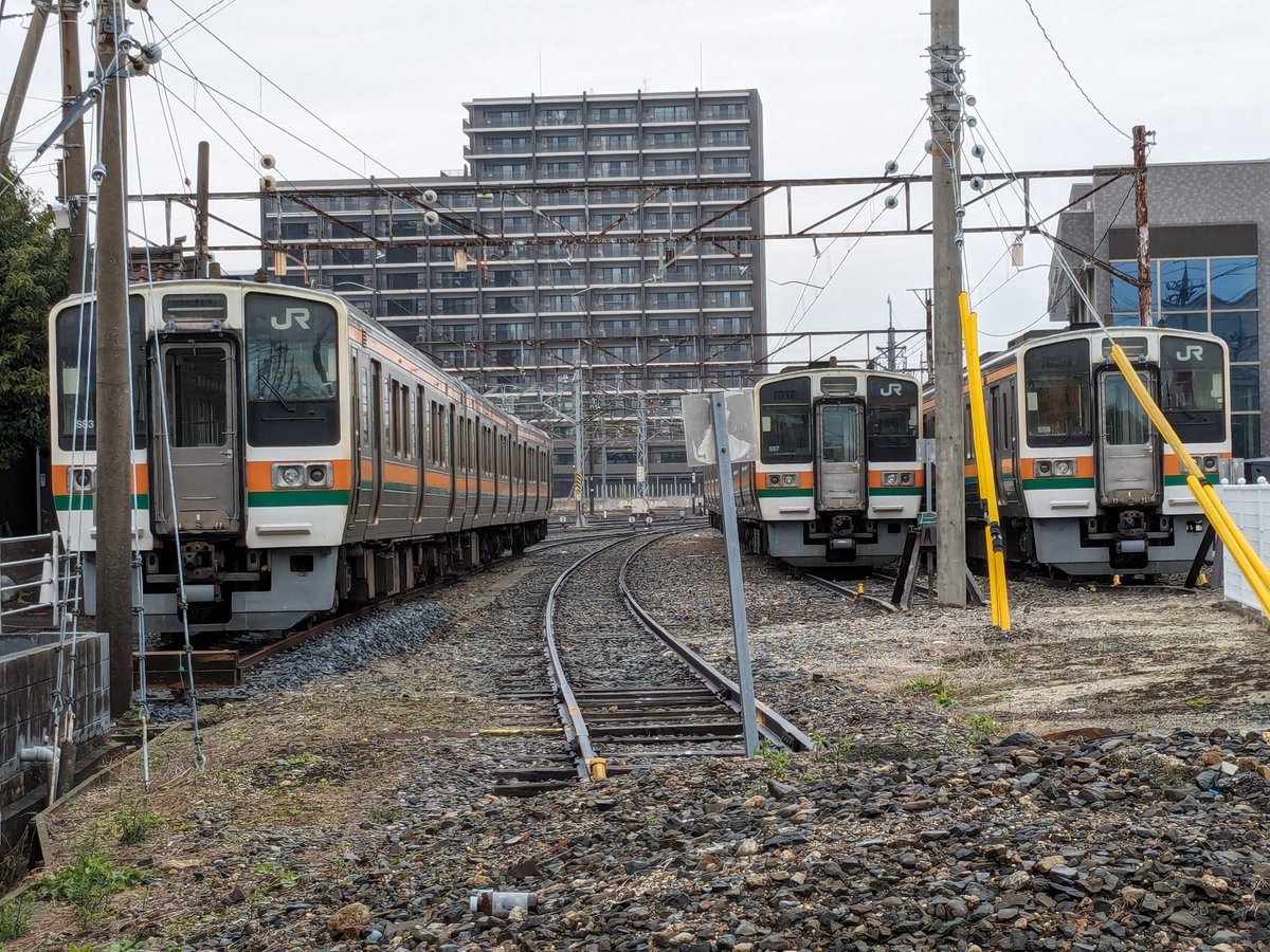dfumoto's tweet photo. 富田駅　211系がとまってる。 https://t.co/lDVvnhf1Xl