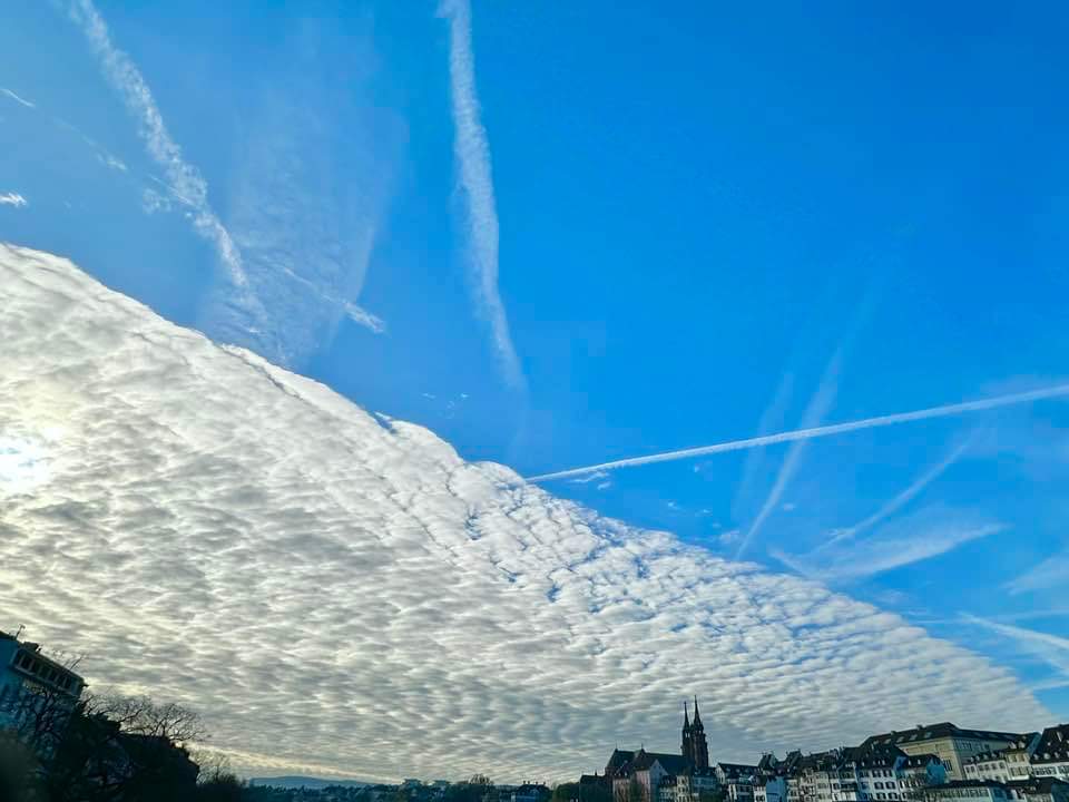Yasir1188's tweet photo. @iluminatibot From the heart of the event. The moment the sky sprayed https://t.co/M0hMr48ygP