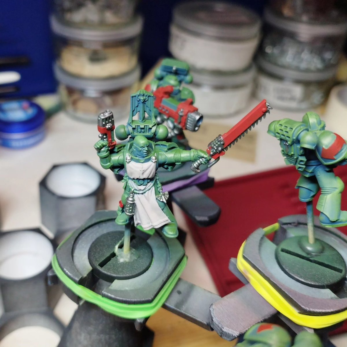 g_pechorin's tweet photo. #DuoLingo #HobbyStreak 62
I did the purity seals and robes and these models are getting fun. I wanted to crack open the #scaleColour black but the red tube was broken open - so I don't want to open any of them now until I know what's what π https://t.co/pQQIjByrVG