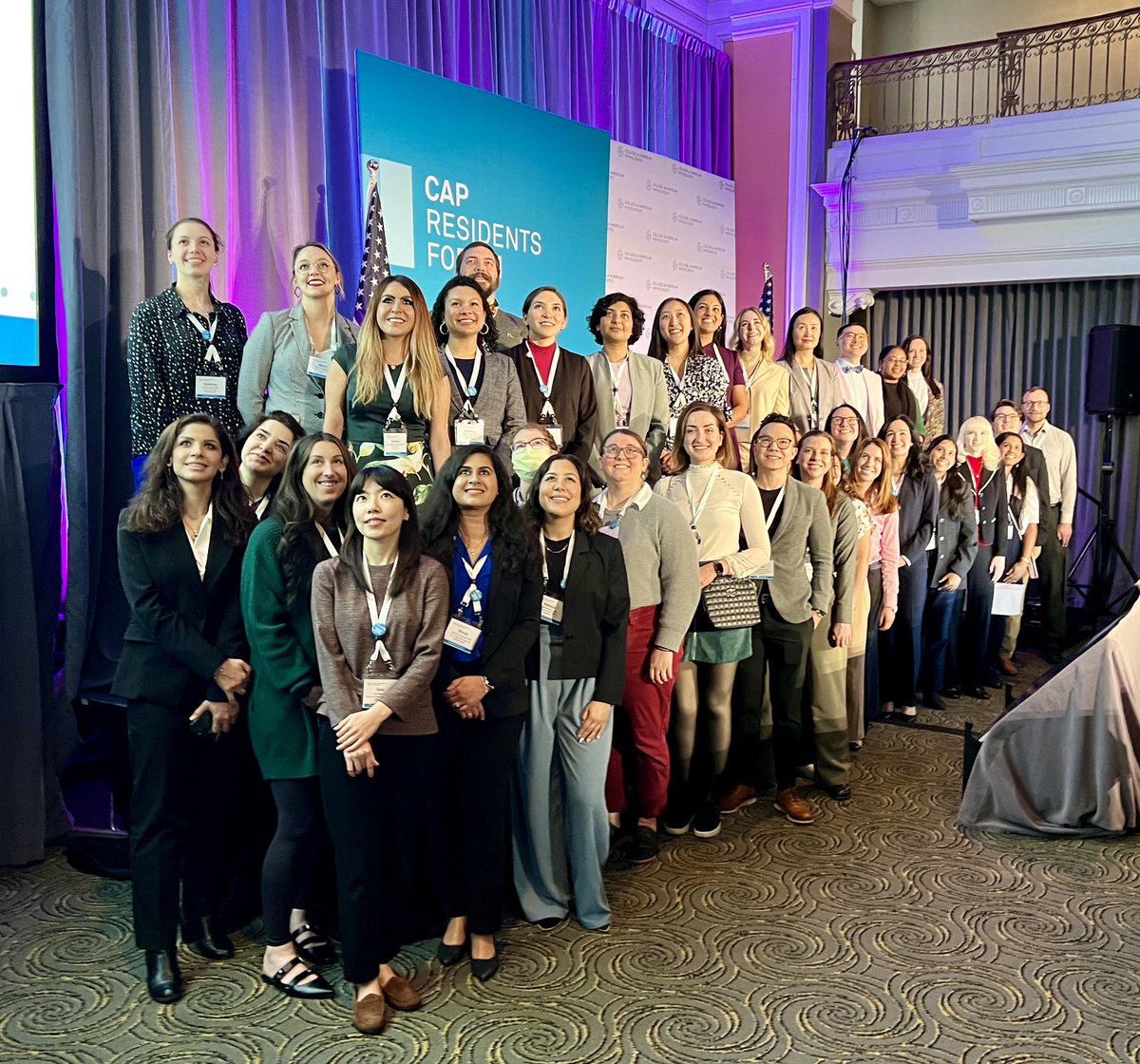 No Resident Forum is complete without the classic final shots! 1) Honored to be part of the Resident Forum Executive Committee and 2) proudly waving the flag for my program among all pathology resident delegates! @PennPathLabMed @DrNetto @Pathologists #RFSP24