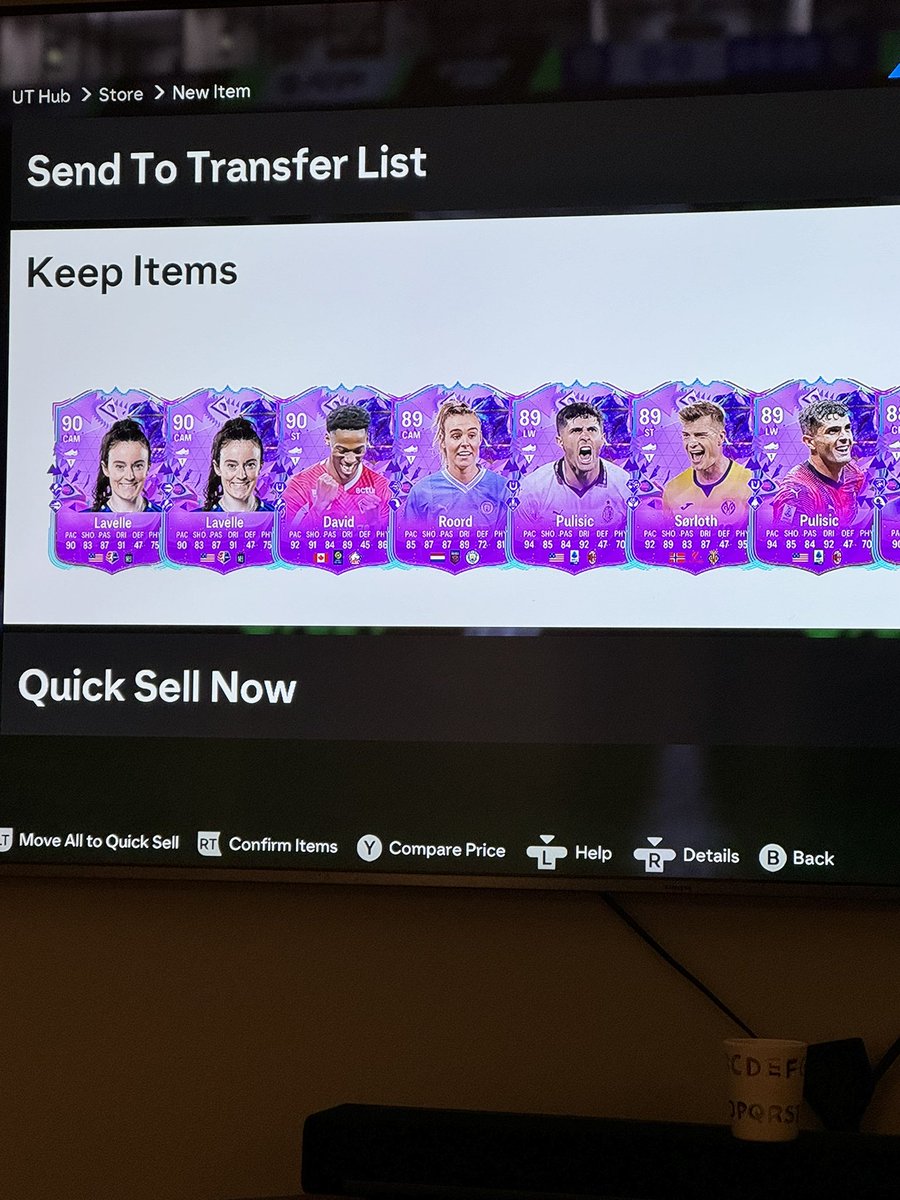 3BrothersMarket's tweet image. Do you have any idea how obnoxious this is @EASPORTSFC ?? Just paid $50 for a pack and got 2 of the exact same Lavelle cards and 2 Pulisic cards in the pack… not to mention we’ve spent $150 tonight on packs and this is the best pack we got  #areyoujoking