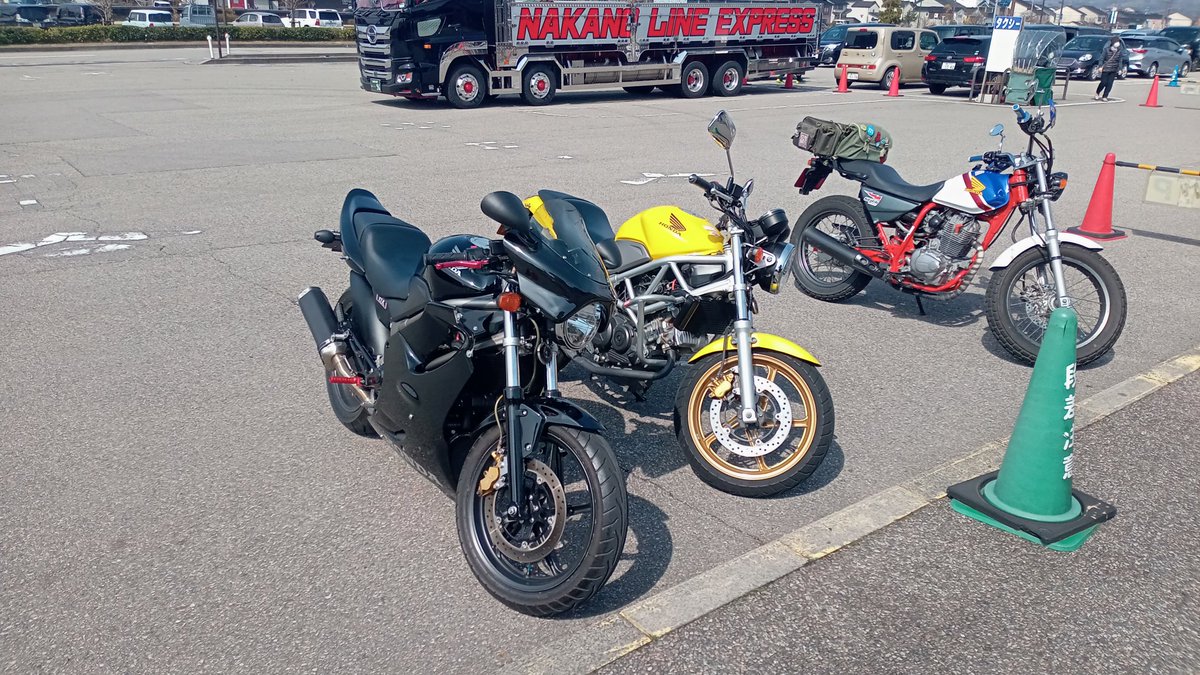 13427da's tweet photo. 道の駅氷見でVTR乗りの人と少し話した🏍️ https://t.co/Zlq9l5EKAP