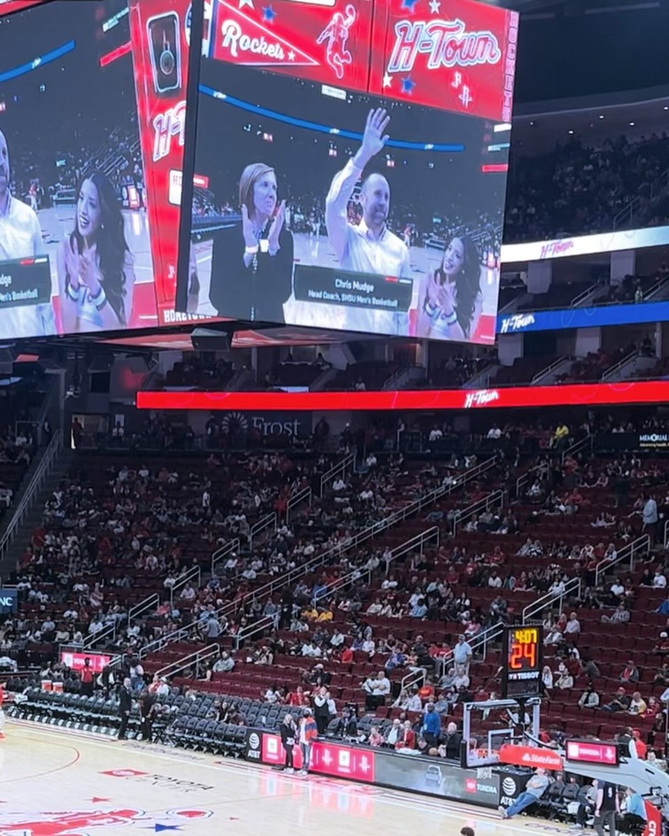 Our CUSA Coach of the Year & CUSA Regular Season Champion Head Coach Chris Mudge @chrismudge recognized by @houstonrockets at halftime of their game tonight vs Utah Jazz. Coach is bringing that winning vibe to the arena tonight! 🚀 up big!