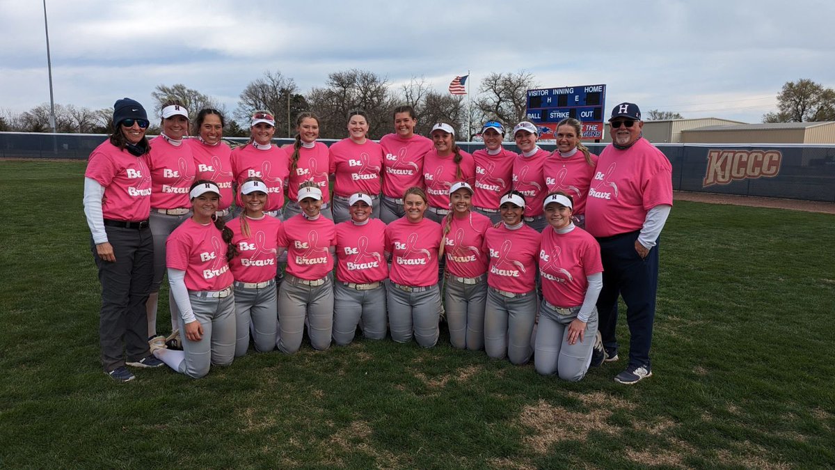Cold 🥶 day but fire 🔥 results for our cancer awareness game!

2-conference W’s
1-2025 commitment 

#bebrave 
<a href="/CoachNDreiling/">Nate Dreiling</a> <a href="/AlexaDreiling/">Alexa Dreiling</a>