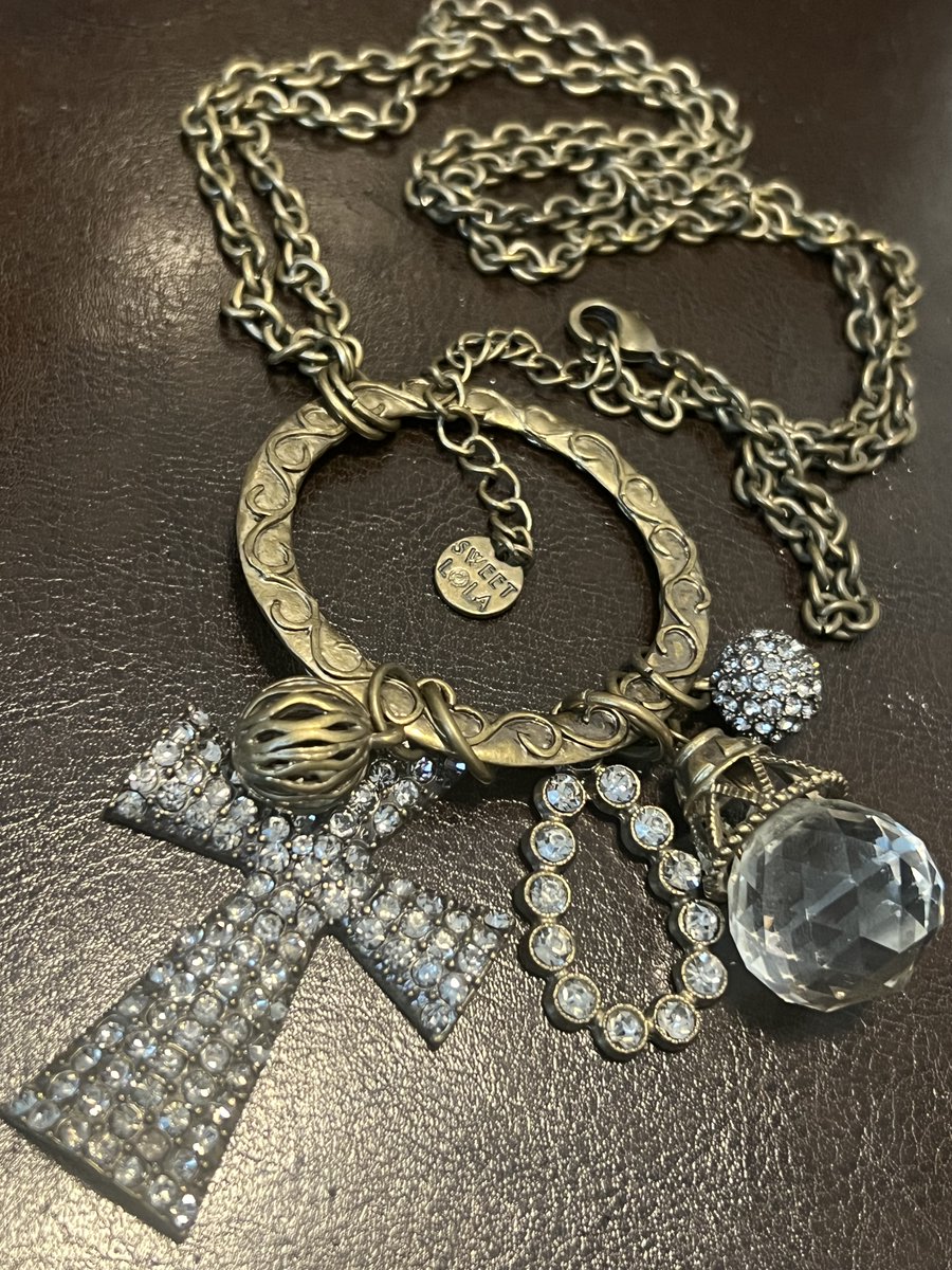 GLITZY Pave #Rhinestones #SweetLola 35' Gold Tone Necklace Signed #VINTAGE FREE SHIP

#vintagejewelry #rhinestonejewelry #designerjewelry #vintage #chunky #BOHO #bohemian #funfashion #fashionaccessories #giftideas #giftsformom #vintagegifts #ebayfinds

 ebay.com/itm/2667350611…