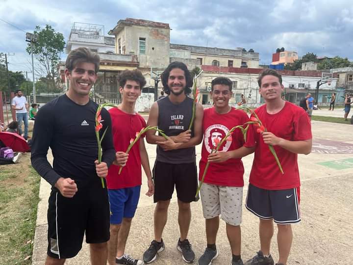 Finalizaron los Dignidad 🏃🏻‍♂️, y nuestra brigada 🦊 se toma un momento para agradecer el compromiso y la dedicación de sus atletas en las modalidades deportivas disputadas🙌🏻.

Que la celebración🥳 esté a la altura de estos juegos, y que podamos disfrutar muchos más, juntos.❤🧡🥂