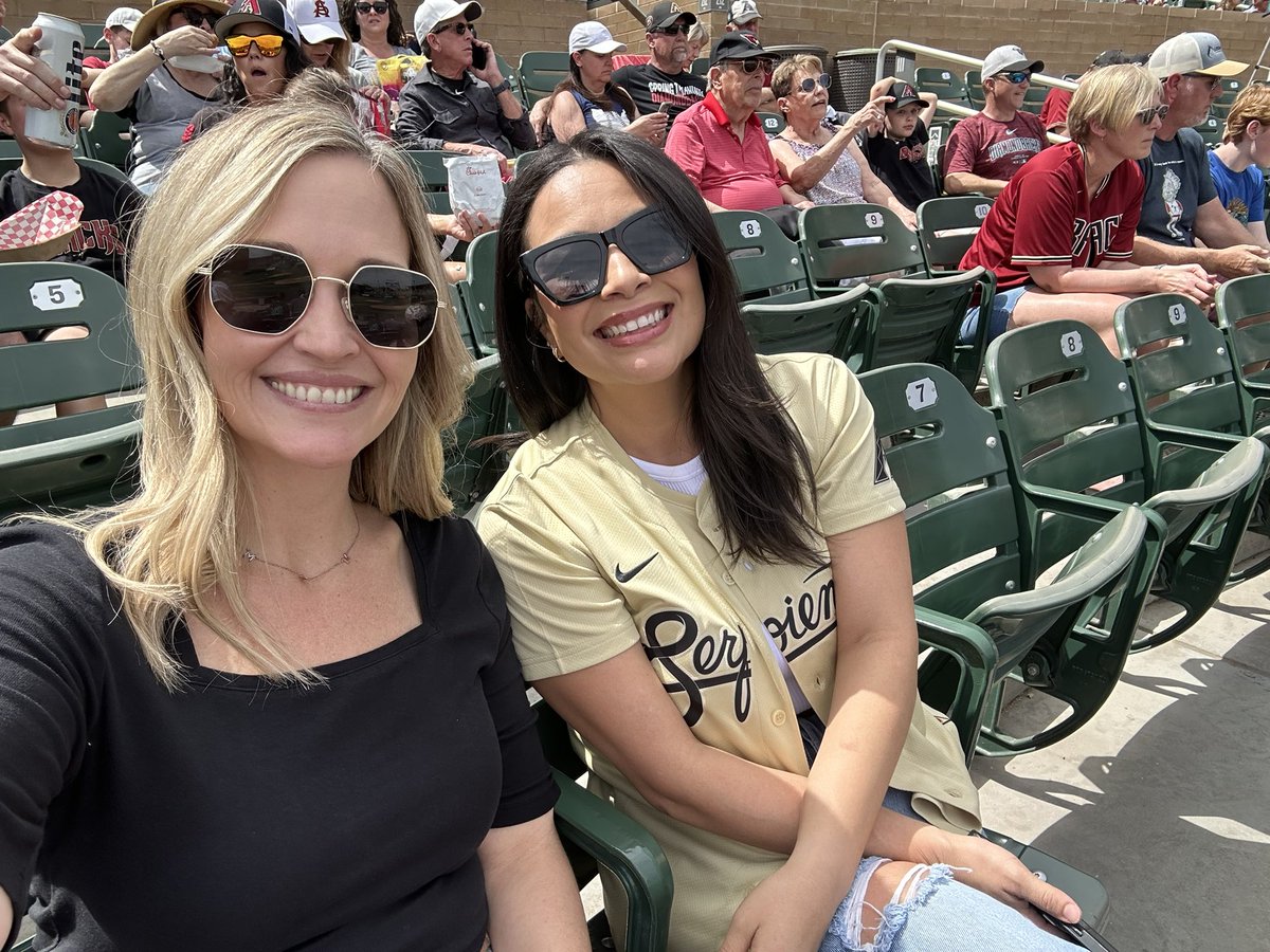 jordv87's tweet image. Every blonde needs a brunette bestie &amp;amp; this is mine 🖤

#GoDbacks