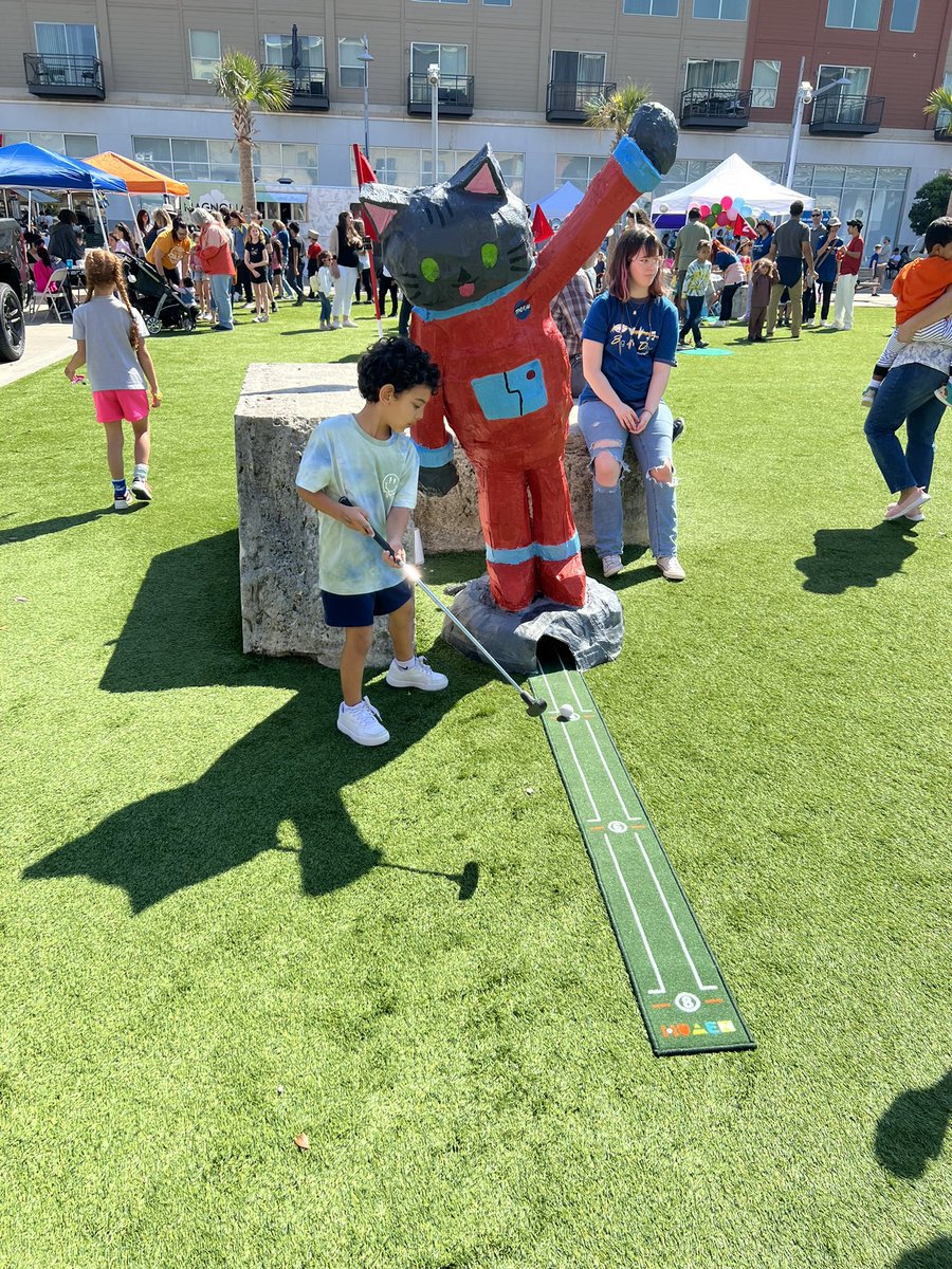 LOVED the Science/ Space theme at Pearland ISD Big Art Day ! Check out the students work ! ❤️🚀🌕👨🏾‍🚀