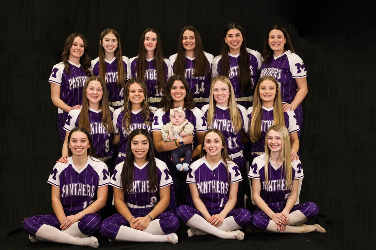 MantenoSoftball's tweet image. 💜🥎 day 2 in Tennessee = 2 W’s, a 4-3 win against the defending back to back Tennessee state champs. A 💣 from  Dralle, solid pitching, good D but the best thing is us creating that family bond. TRUST.  #suso @MHSscores @MantenoStrength @MHS_AthBoosters @ica_softball @TDJsports