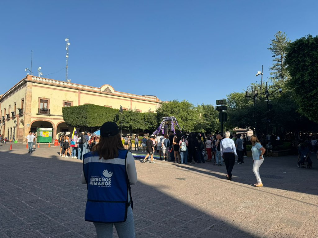 Este sábado, realizamos acompañamiento protector durante el ejercicio de libre manifestación de las ideas llevado a cabo por la comunidad de personas transgénero y no binarias. #hechasdeloMISMO