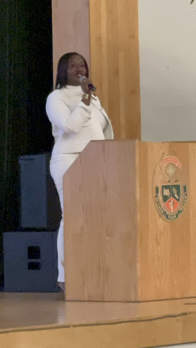 Congratulations to our Principal <a href="/NovaHSPrincipal/">Nova High</a> on receiving the Excellence in Leadership Award! 💐#BABSE2024 #TITAN #1Principal <a href="/LetsGooooTitans/">Nova High School Sports</a> <a href="/Mrs_Prospere/">Mrs. Prospere, SC</a> <a href="/MsMainer/">Ms. Yahshae Mainer, MS</a> <a href="/Mrs_Lozin/">Jennell Lozin</a>