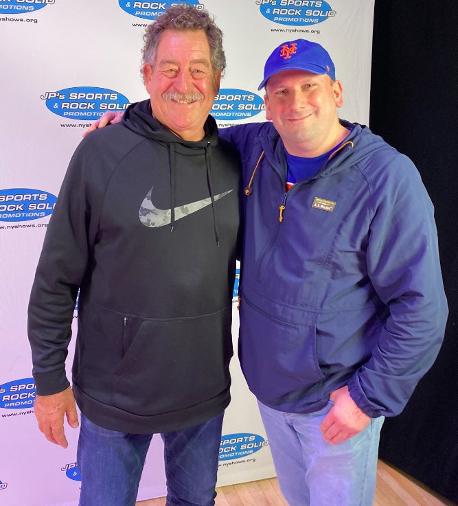 So happy to meet former Mets pitcher FRANK VIOLA (1989-91) today in White Plains, NY!!  Frank was hands-down my favorite Mets pitcher during his time as a Met!! 💙🧡 #FrankViola #Mets #LGM #CyYoungWinner #SweetMusic
