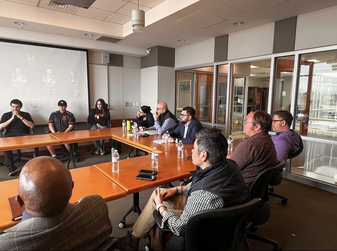 lils_31's tweet image. last week I had the opportunity to speak on a panel to discuss esports programs with local parks and recreation representatives and k-12 administrators!