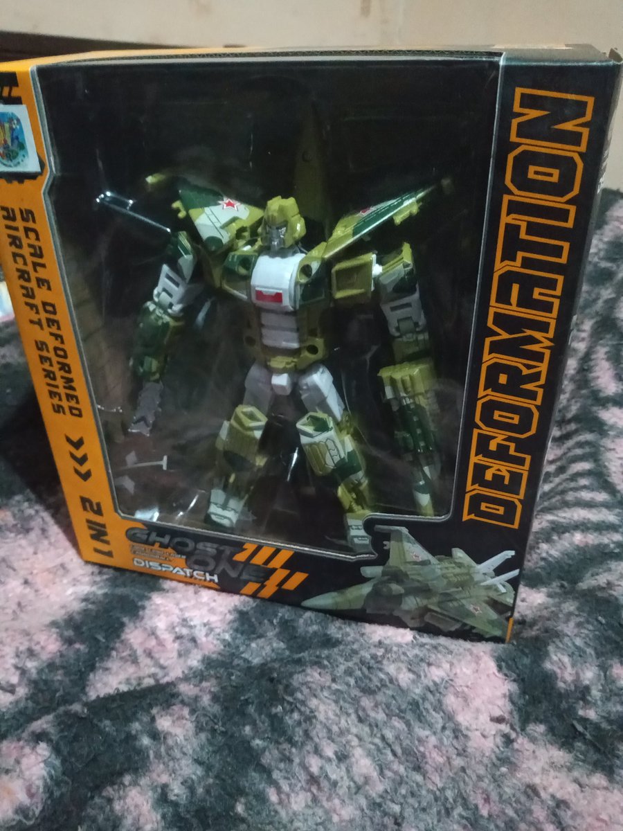 TERROR025's tweet image. Mi mamá me regaló un transformer que es un bootleg de skydive de Transformers combiner wars, es un tesoro ahora para mí 🗿