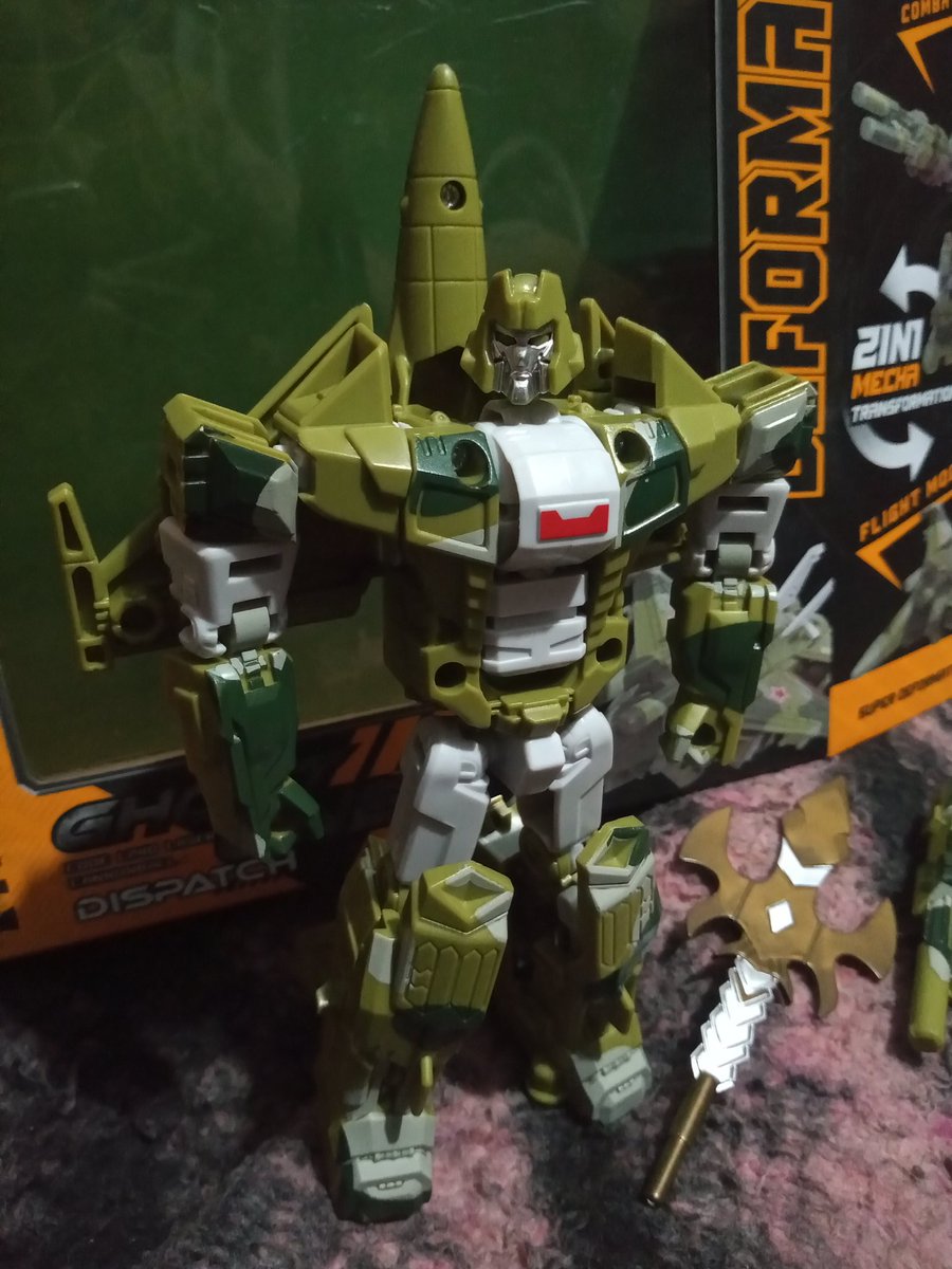 TERROR025's tweet image. Mi mamá me regaló un transformer que es un bootleg de skydive de Transformers combiner wars, es un tesoro ahora para mí 🗿