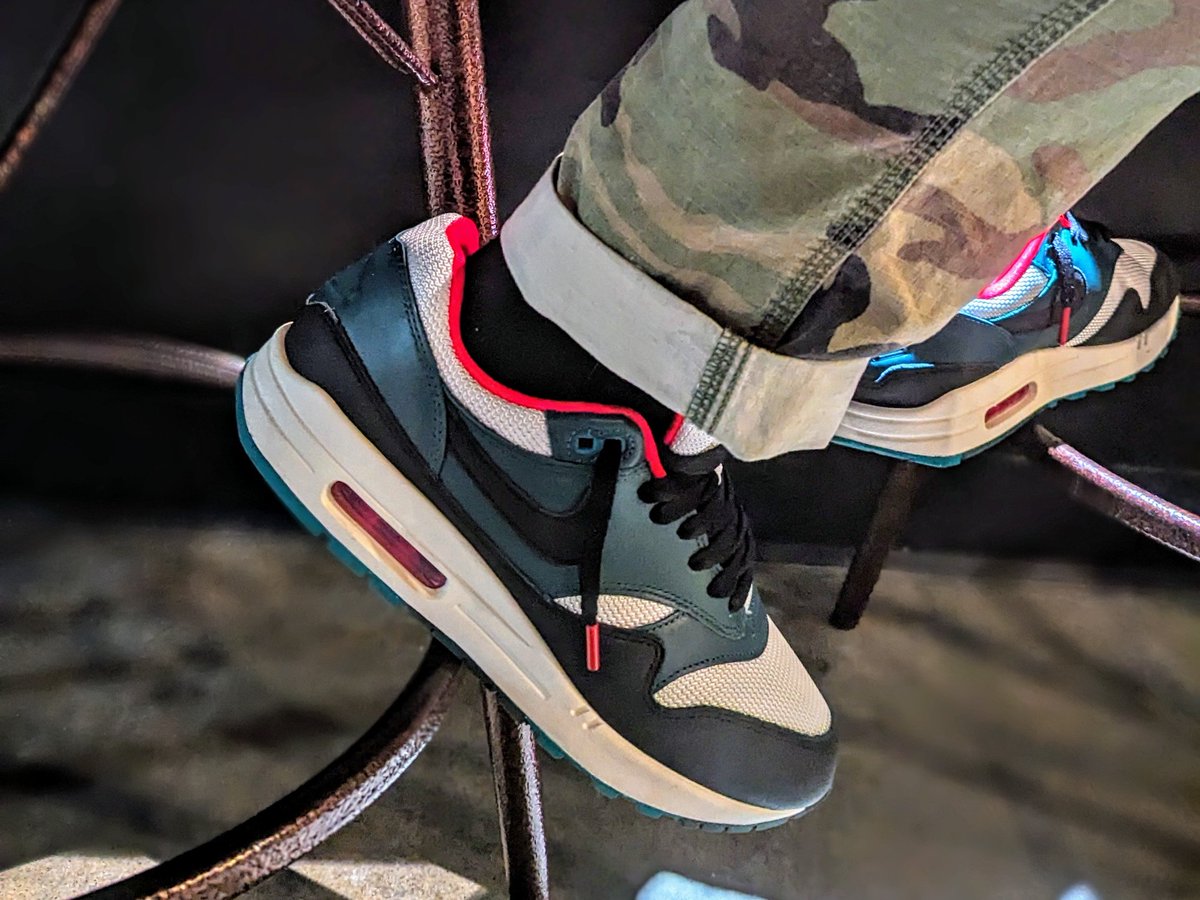 airmaxtrin's tweet photo. #AMMonth #marchMAXness
#31DaysOfAir @nike
Day 23 pt 2
@KingJames x @LFCUSA AM 1
Just smashed a comedy set in Massachusetts. Had to rock the Kings AM 1s. https://t.co/21IcmsOmkJ