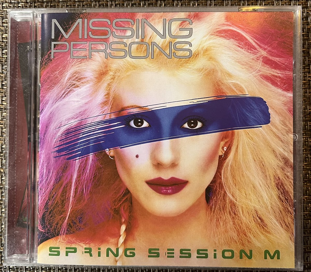 おはようございます

余韻に浸りながら
いつもと違うルートを歩いてきました♪

よい一日を🍀

Destination Unknown / MISSING PERSONS

m.youtube.com/watch?v=1WDly1…

#MISSINGPERSONS
#TerryBozzio
#WarrenCuccurullo