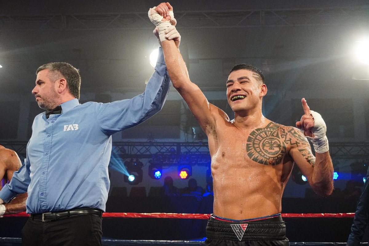 aranoboxok's tweet photo. 🥊 FARÍAS vs CABAÑA 🥊
🔥 Mariano “Chino” FARÍAS GKOT4 a Sebastián “el Lobby” CABAÑA
#Boxeo #Boxing #AranoBox #FAB #TNTSports #CombateSpace #Junín #BuenosAires https://t.co/iKDt4DLcmh