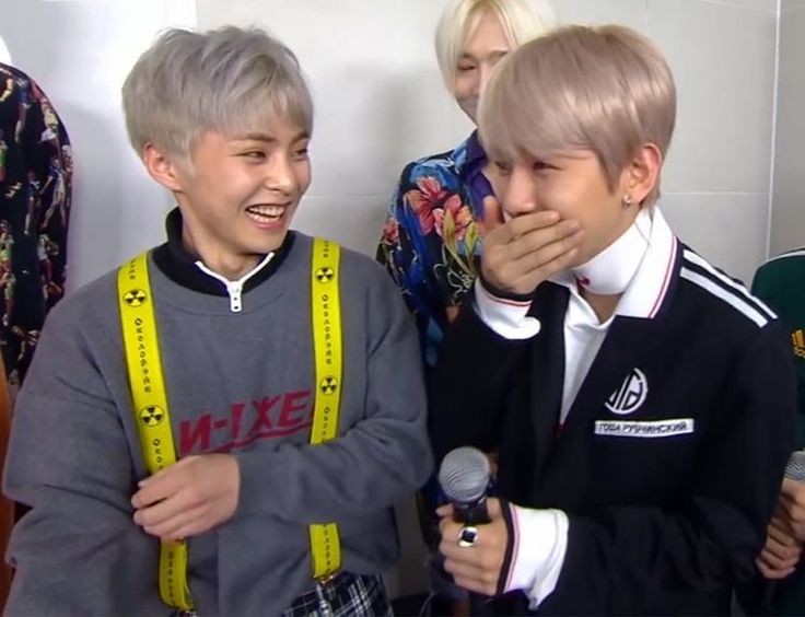 baebhl's tweet image. 이 계정에 누가 있는지도 모르고, 여기 계신 분들이 대부분 아는지도 모르겠고, 하하, 정말 웃깁니다.  근데 그게 문제가 아닌데, 내가 누구랑 얘기하고 있는지 모르는 게 너무 웃겨요