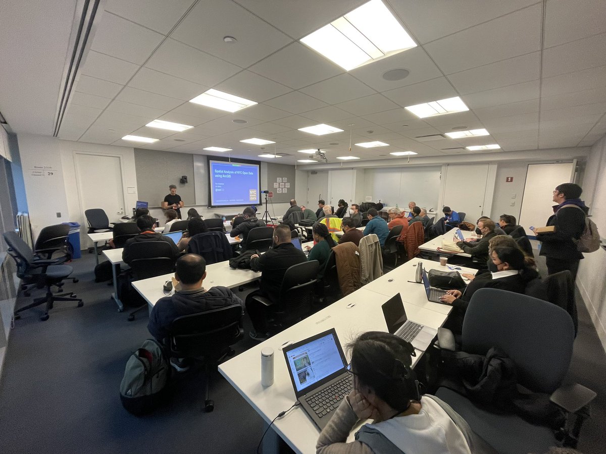 One of my favorite things to yap about is GIS and NYC Open Data. And today, a bunch of people showed up and listened to my yappage. Thanks @noneck and @katehnicholson for letting @esri participate in your idealistic drive to squeeze max use out of @nycgov data.