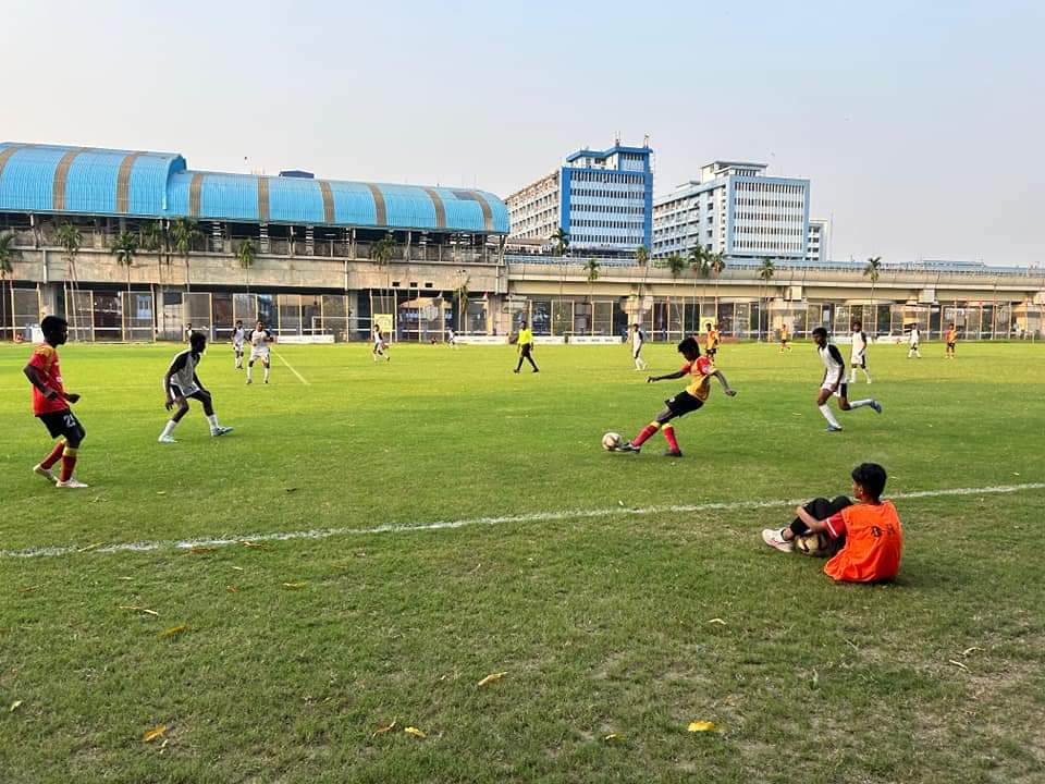AIFF U15 Junior League

FT | #EastBengalFC 3—1 Mohammedan SC

(Tausif Ali 2, Rupam Das; Omar Gazi)

East Bengal U15 begins the Junior League campaign with a win!

#JoyEastBengal #JuniorLeague