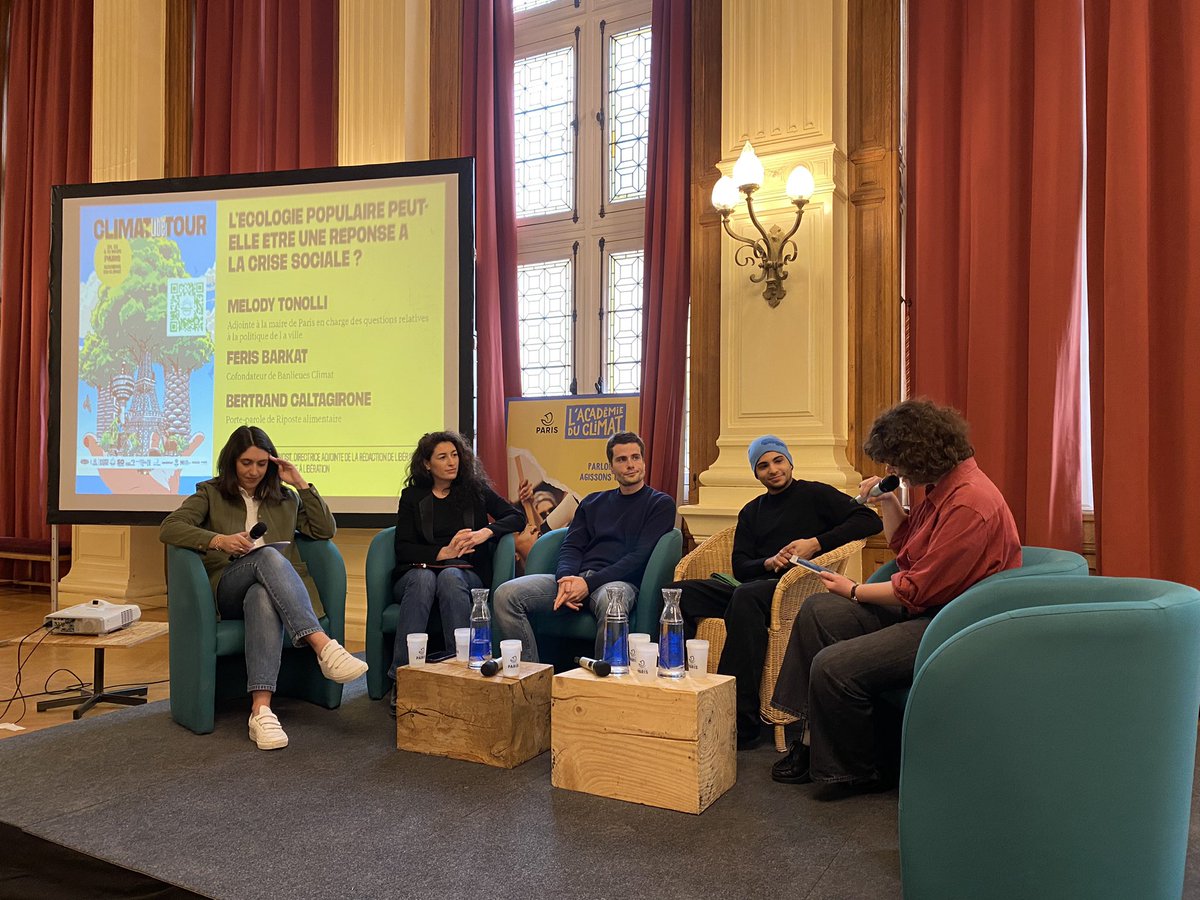 Das ganze Wochenende hat @libe gemeinsam mit @BANLIEUESCLIMAT eine Konferenz zu #Jugend, #Klimaschutz und sozialer #Gerechtigkeit organisiert. Jetzt großes Abschlusspanel mit @FerisBarkat, @melodytonolli und Bertrand Caltagirone. 👏💚