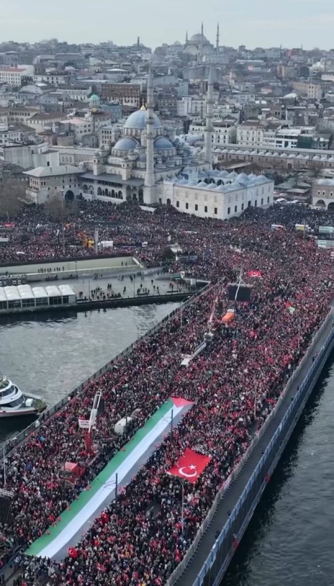 Scenes from Istanbul 🇹🇷 The whole world STANDS with Palestine. We are not forgetting. We not forgiving. We won’t stop.