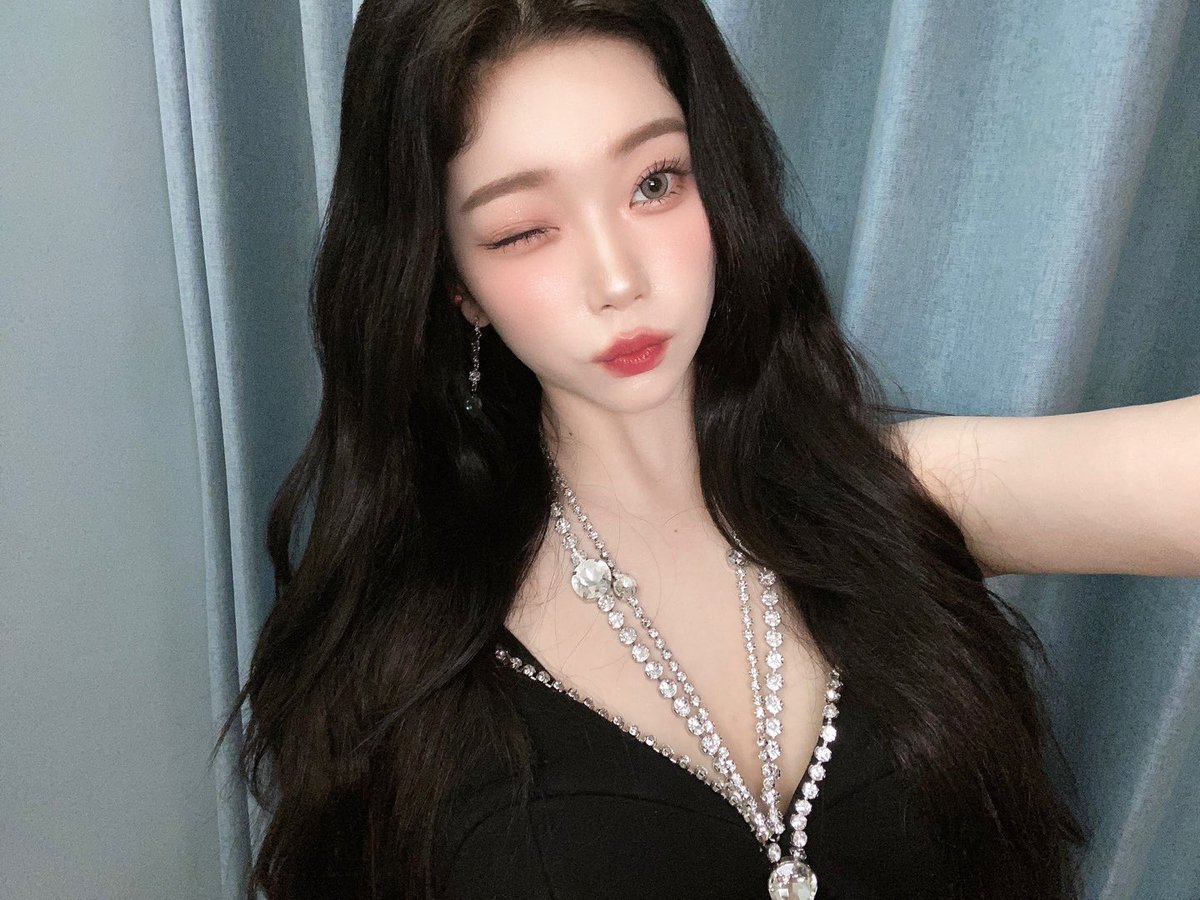 Billlieofficial's tweet photo. [#츠키] 🖤🐰

#다이츠키
#Billlie_Letter https://t.co/y4pBSWt3nF