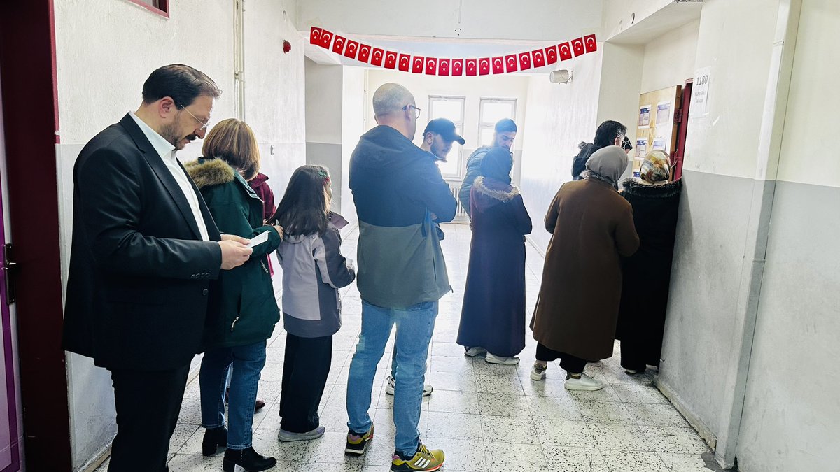 Değerli Palandökenli hemşehrilerim,
Bugün gerçekleşen yerel seçimlerde demokratik haklarımızı kullanarak sandık başına gittik. 
Oy kullanmak, demokratik bir hak olmanın yanı sıra, ülkemizin, şehrimizin ve ilçemizin geleceğini şekillendirme gücümüzü ortaya koymaktadır. Bu önemli
