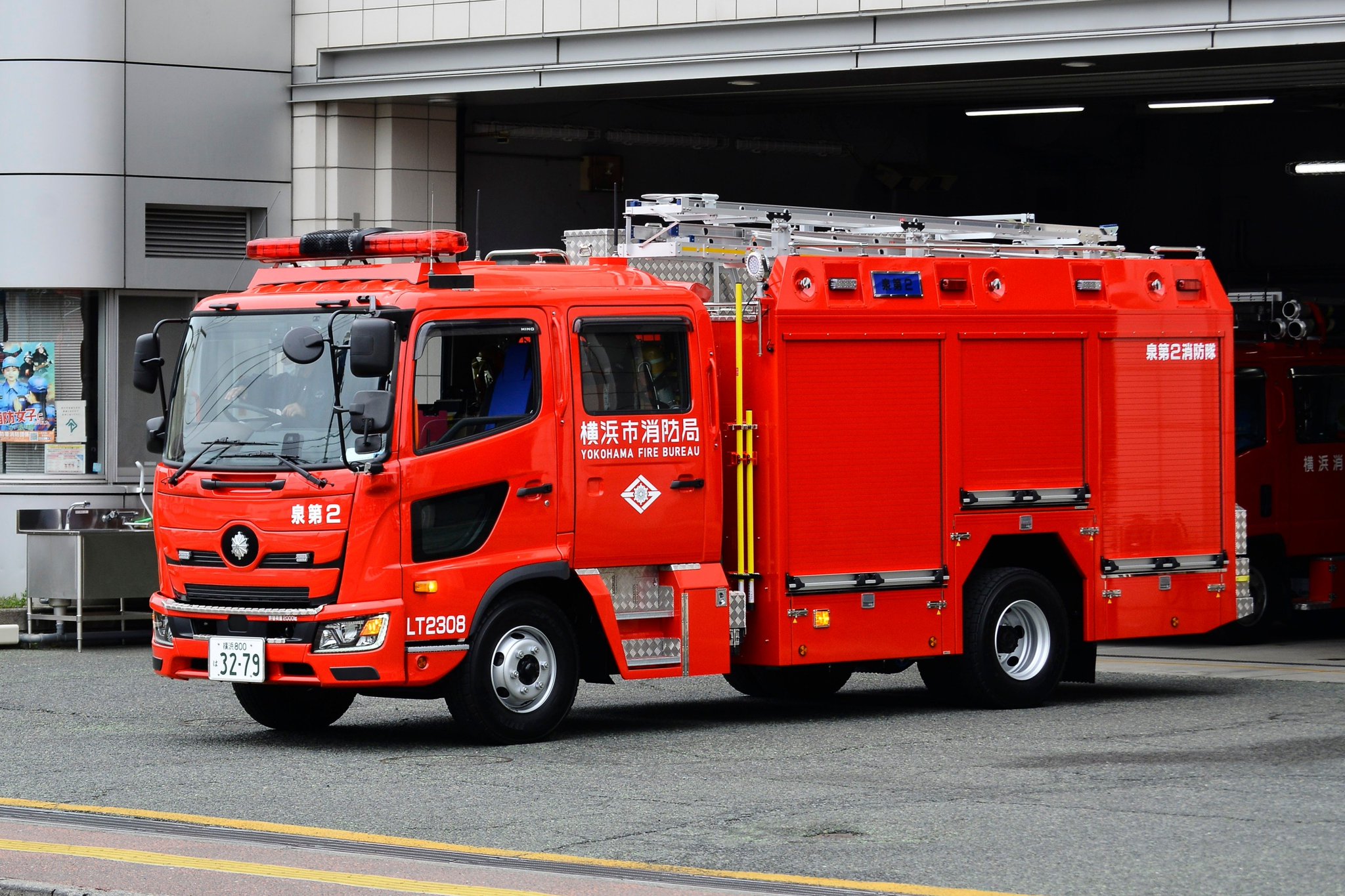 消防車 GJ_1NYTbMAEJTes.jpg:large