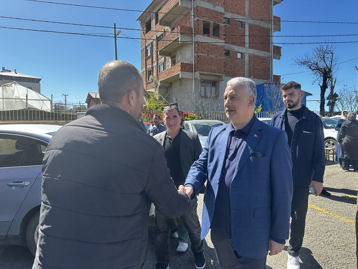 Sandık görevlisi arkadaşlara kolaylıklar dileyerek oy kullanan seçmenlerimizi tebrik ettik. Rabbim hayırlara vesile eylesin… 📍Yalıncak İmam-Hatip Ortaokulu 📍Yalıncak İlkokulu