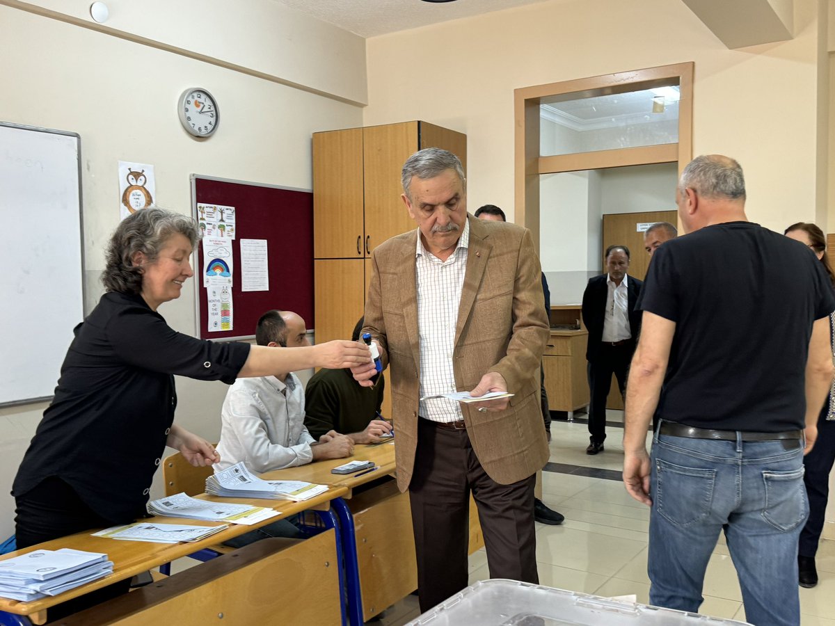 Kıymetli eşim Berrin Hanım ile Bandırma'mız için oyumuzu kullandık. 

Ülkemize, milletimize ve memleketimize hayırlara vesile olması temennisiyle... 

#31Mart
#YerelSeçim
#HazırızKararlıyız
#CemalÖztaylanGeliyor
#EfsaneBaşkan
#BandırmaBelediyeBaşkanı
#Bandırmaİçin
#82