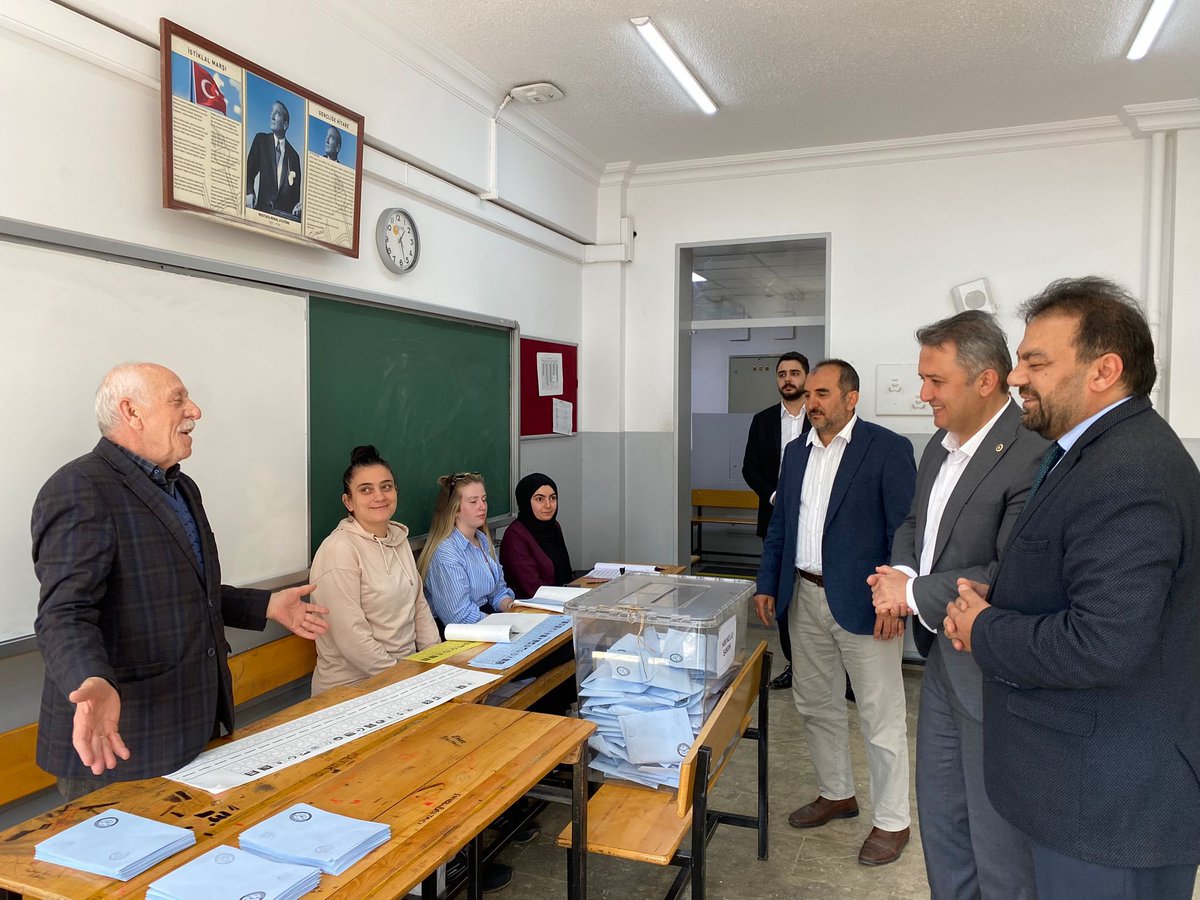 İstanbul 2. Bölgedeki Esenler, Bayrampaşa ve Sultangazi Belediye Başkan Adaylarımızla birlikte oy kullanılan okulları gezdik. Yerel seçimlerin ülkemiz için hayırlı olmasını ve sükunet içinde tamamlanmasını temenni ediyorum. @IremmuhKaplan @Aynurtatlii @raltansgazi…