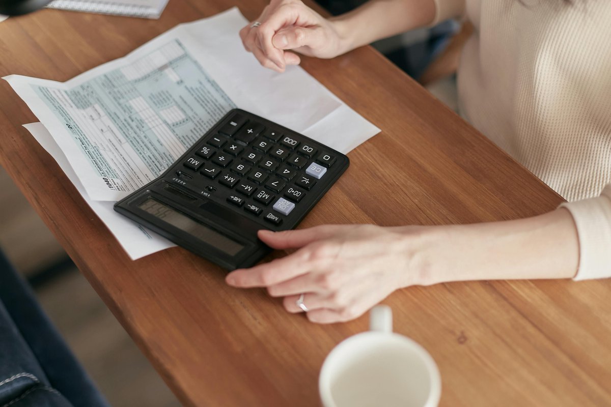 Working on your income taxes? Canada Council grant recipients and prize winners can get started with helpful pointers by visiting this page of the Council's website: buff.ly/2ToZ2Nl