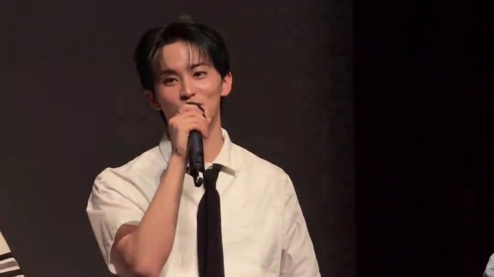 cry4lmk's tweet photo. mark looking so fine 🫶😣 https://t.co/Ds1iwIIkOV
