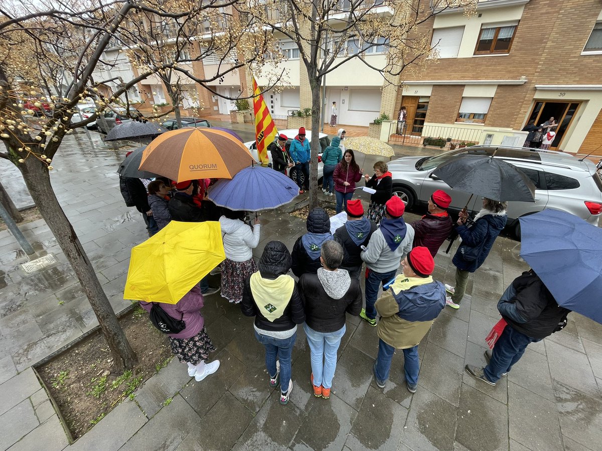 avvlavalldan's tweet photo. Acabem, tot i la pluja, aquest matí de caramelles cantant les mateixes cançons que el 1974 en motiu del cinquantanari de la recuperació de les caramelles a La Valldan.
#caramelleslavalldan24 https://t.co/OMZ4NxhY1l