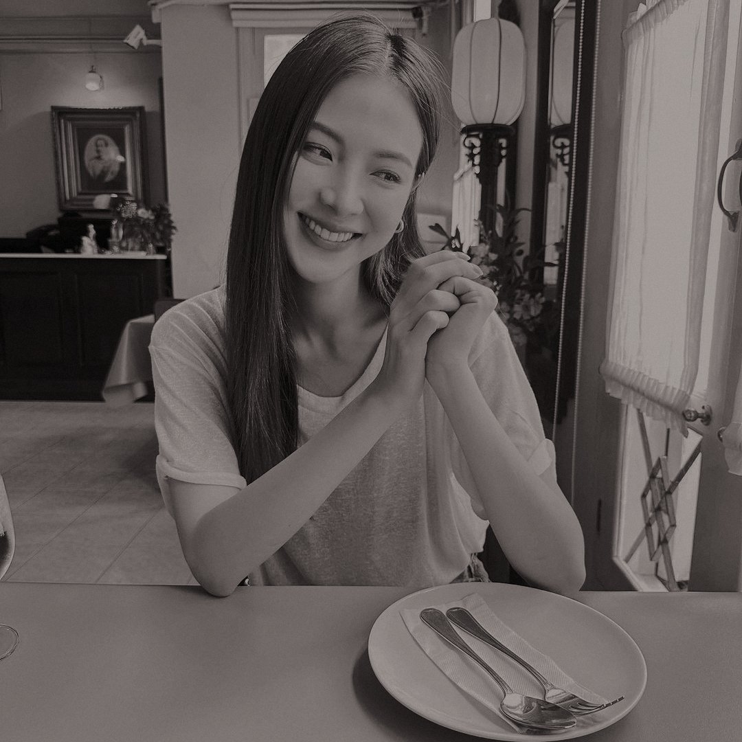 inbetweenaxis's tweet image. ㅤㅤ
A whole day trying to keep up with her energy. Anyway, happy easter from both of us!
ㅤㅤ