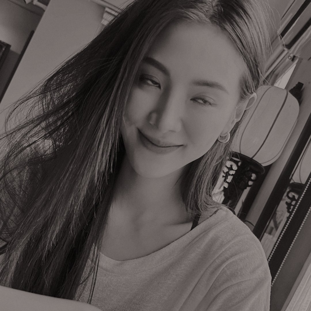 inbetweenaxis's tweet image. ㅤㅤ
A whole day trying to keep up with her energy. Anyway, happy easter from both of us!
ㅤㅤ