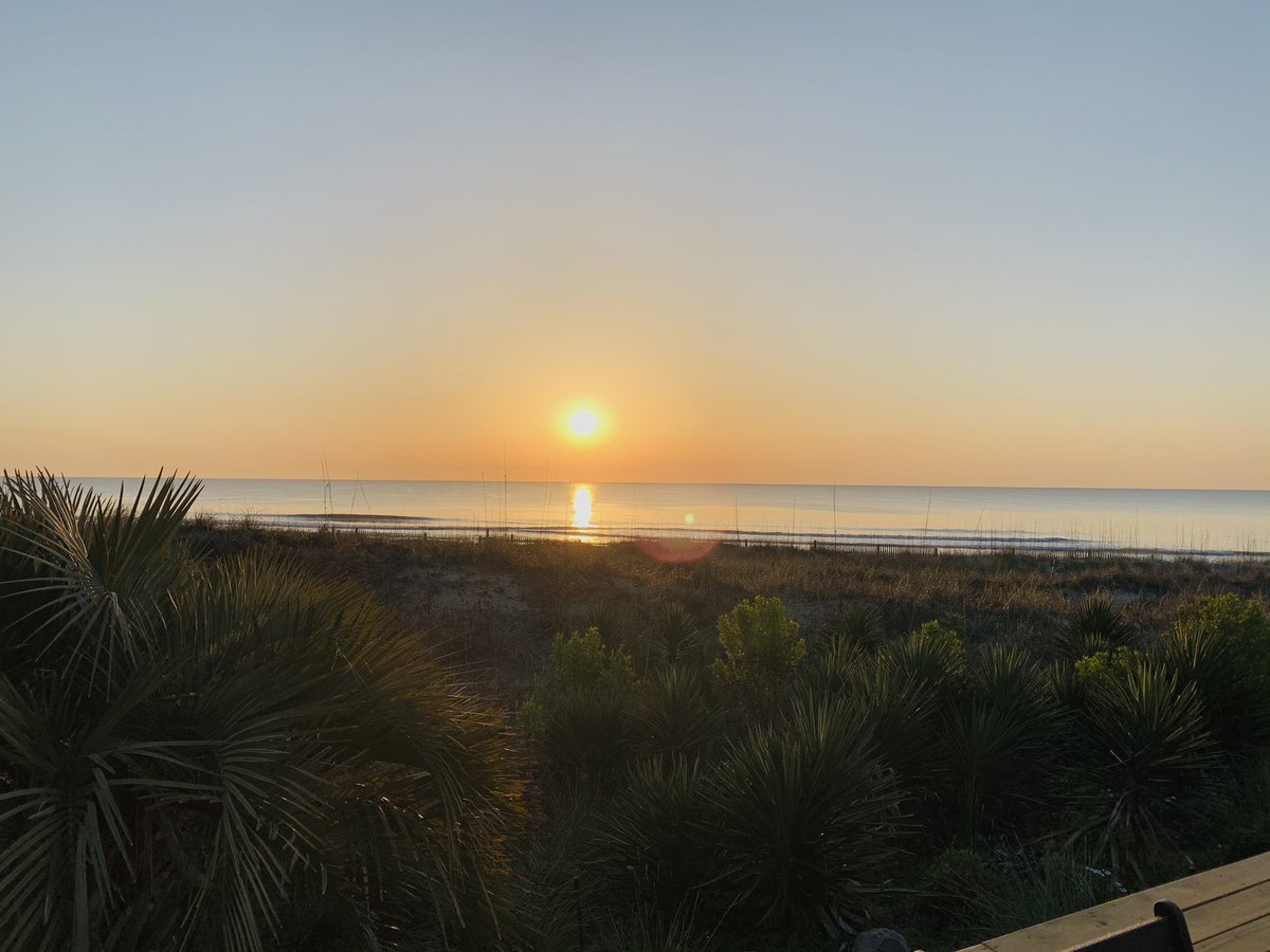 VanHipp's tweet image. Largest turnout ever this morning for Easter #SunriseService at #DeBordieu!  People are opening their hearts &amp;amp; turning to the Lord. 

“In the world you will have tribulation; but be of good cheer, I have overcome the world.”—John 16:33.  Happy Easter! #Easter #HeIsRisen